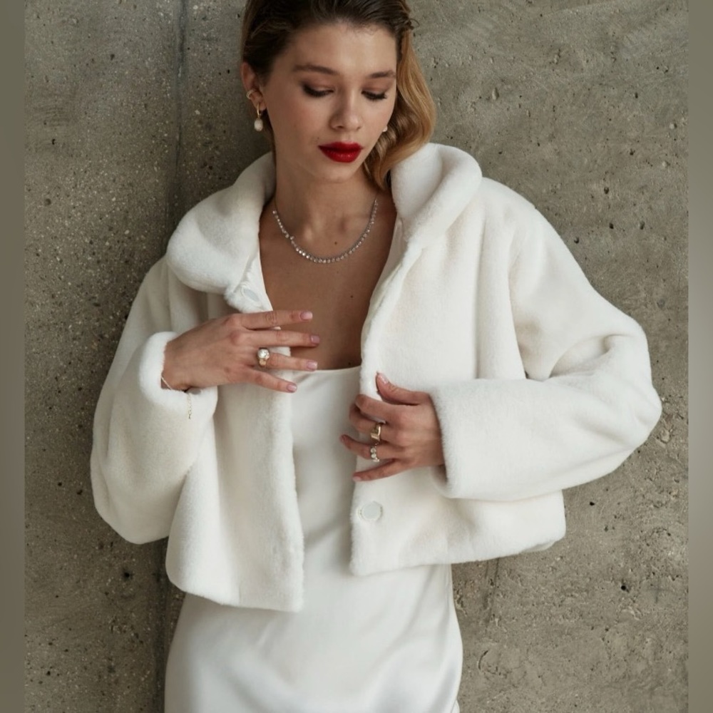 Ivory Faux Fur Bridal Jacket size SMALL
